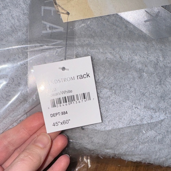 Barefoot Dreams Contrast Tip Blanket - Ocean/White - Picture 5 of 7